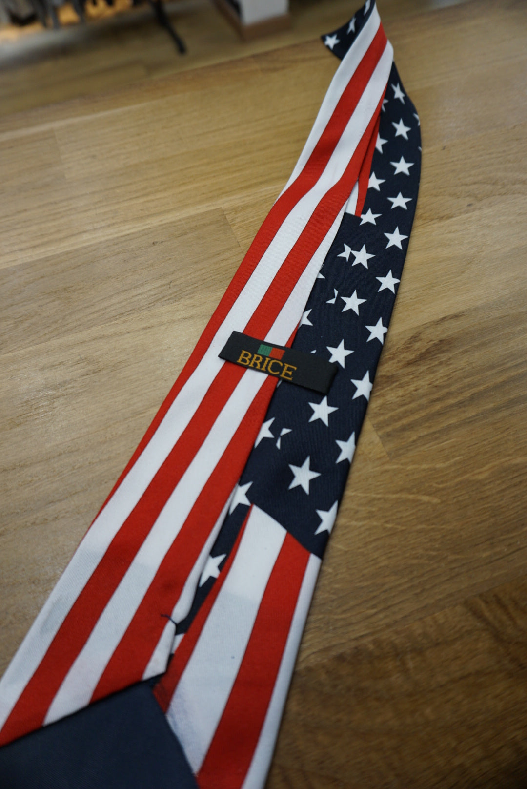 CRAVATTA VINTAGE CON BANDIERA AMERICANA E AQUILA